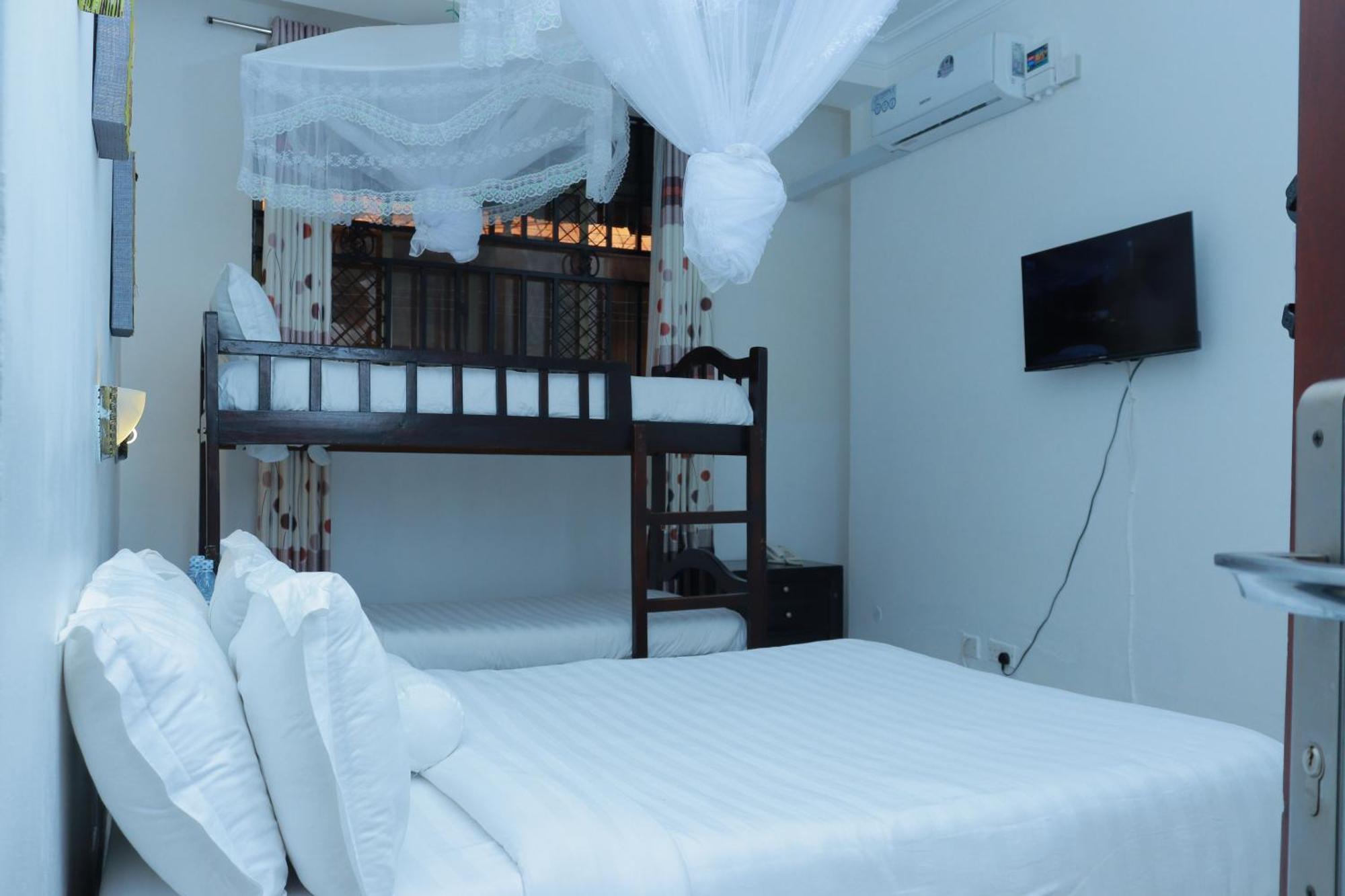 Mowicribs Hotel And Spa Ентебе Екстериор снимка