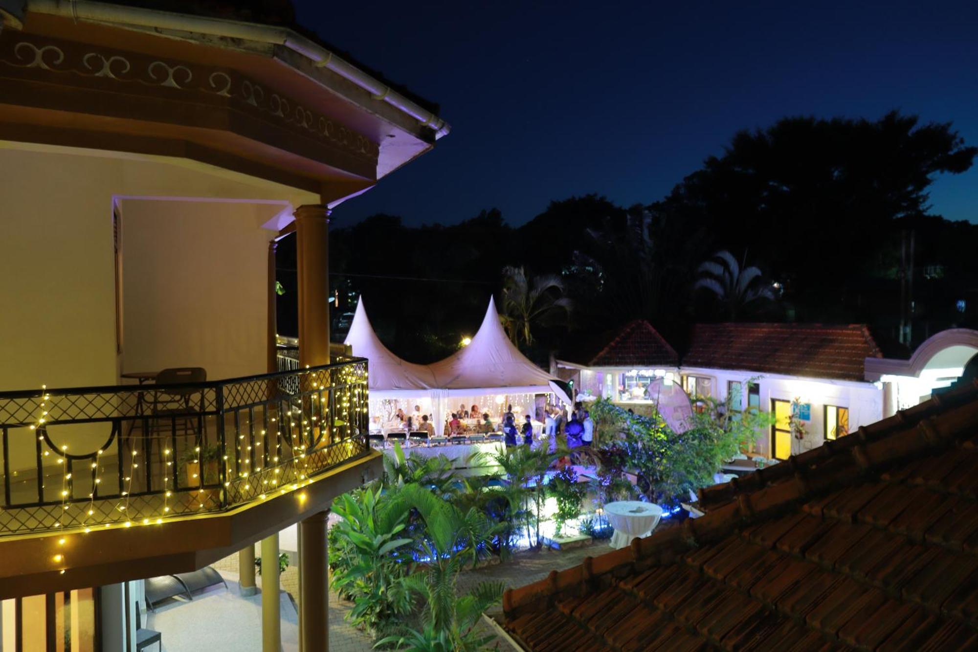 Mowicribs Hotel And Spa Ентебе Екстериор снимка
