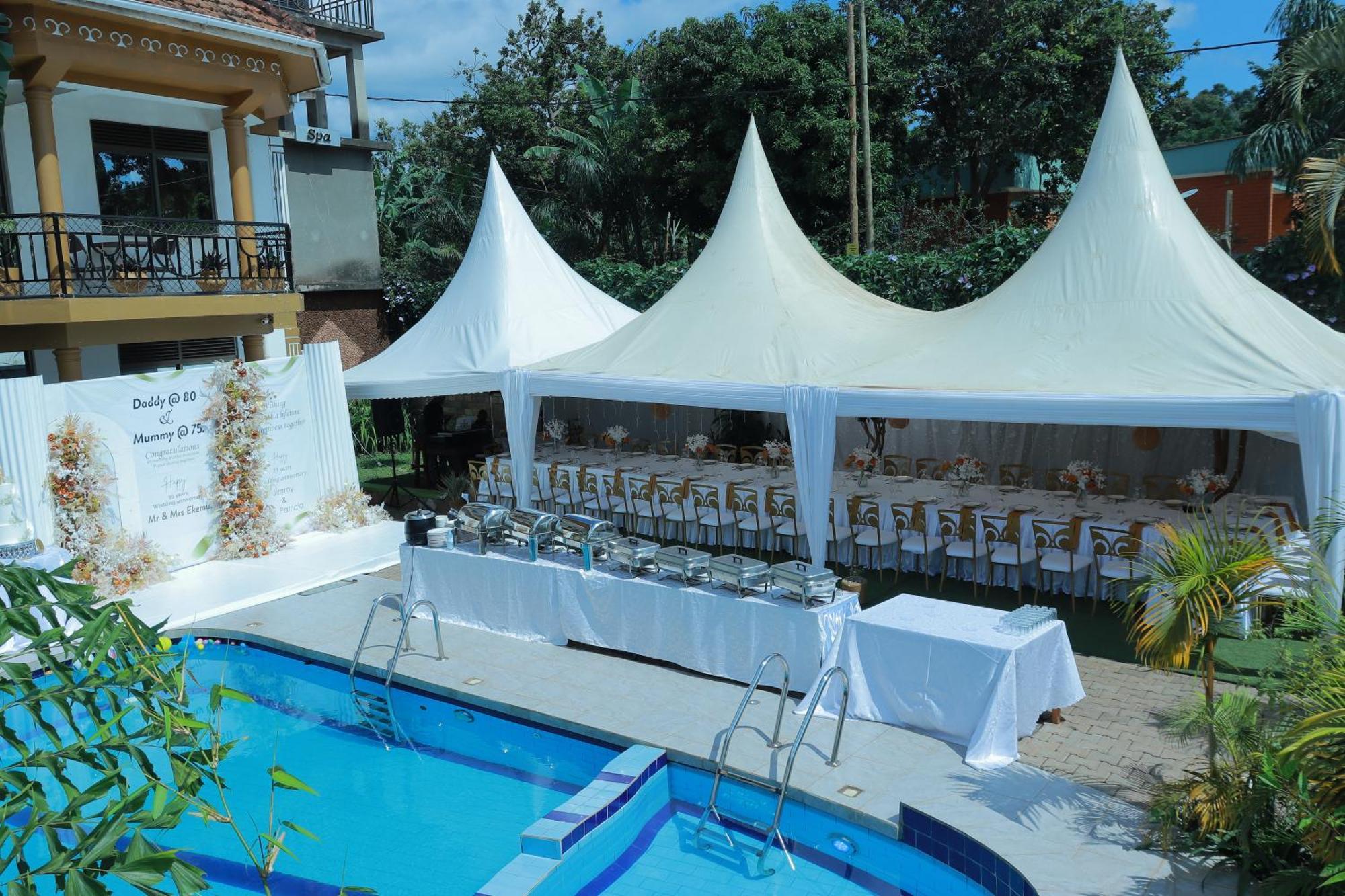 Mowicribs Hotel And Spa Ентебе Екстериор снимка